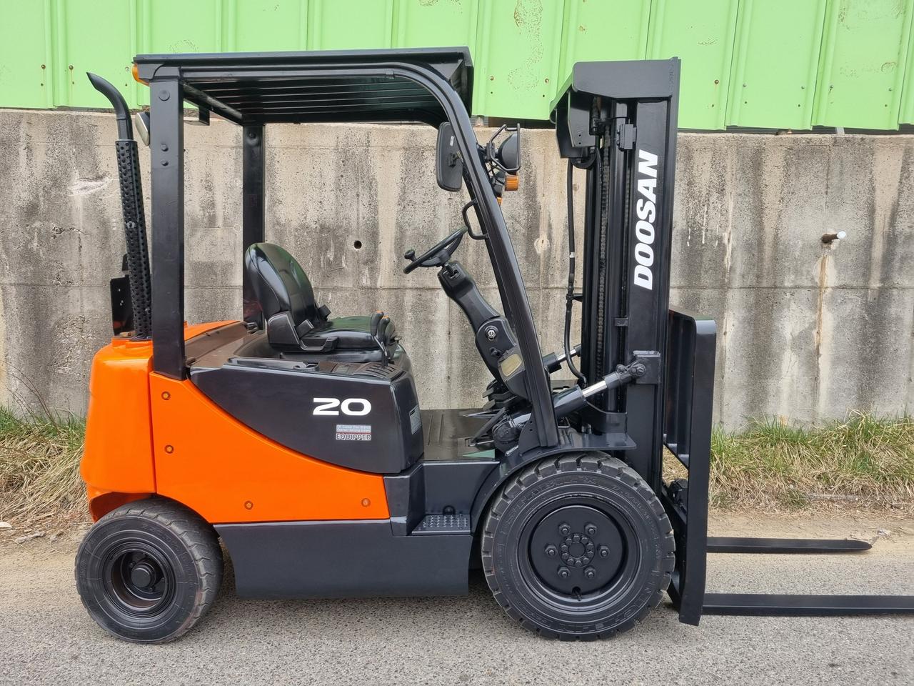 두산2톤3단디젤지게차