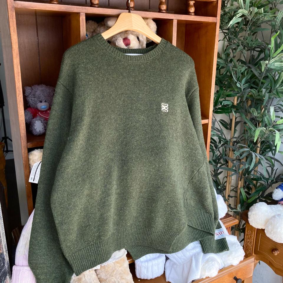 세터 스몰로고 절개 니트