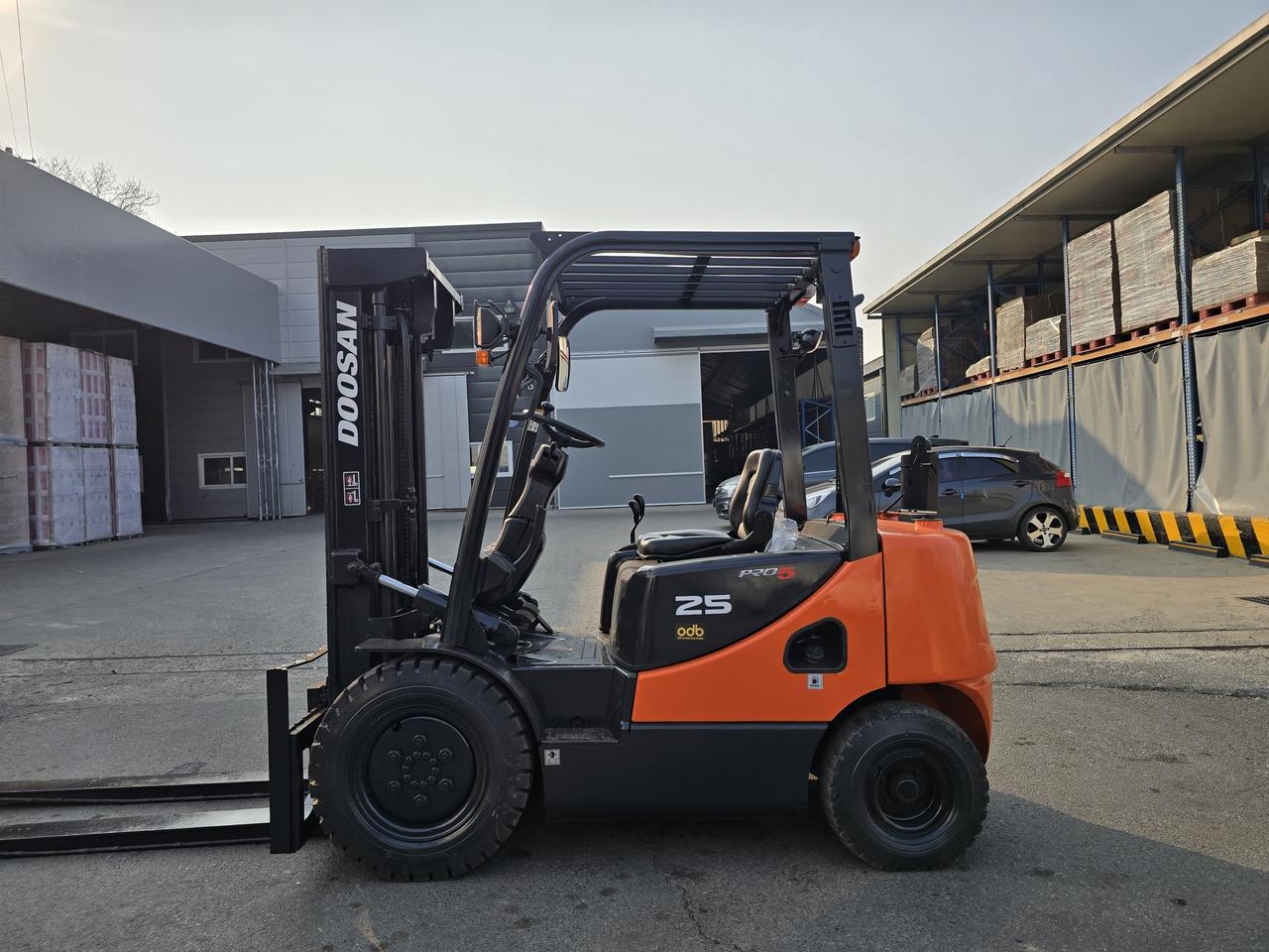 중고지게차 두산 2.5톤 3단마스트 1400시간 디젤지게차