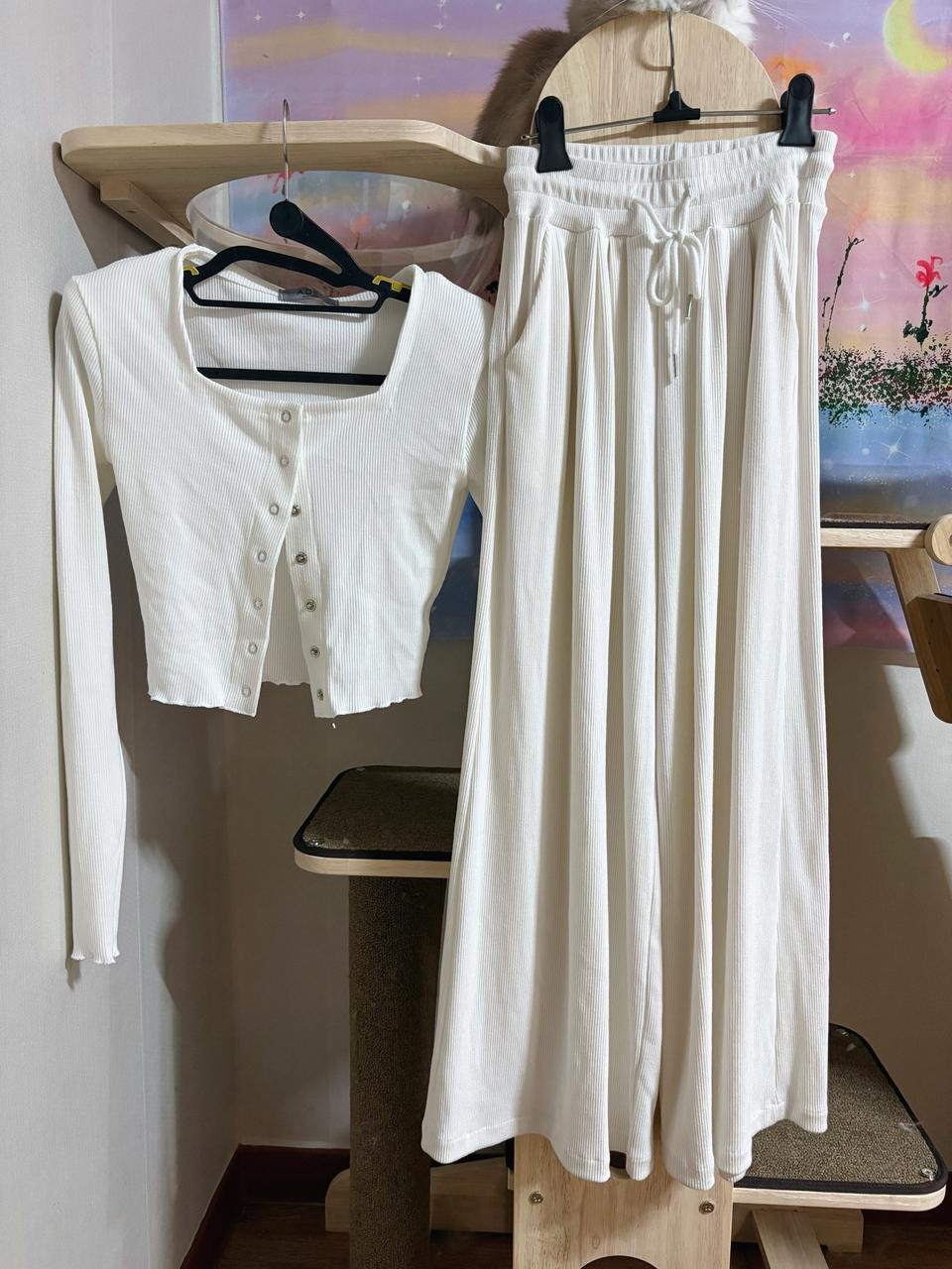 아델 트레이닝셋업(12만원대구매/거의새것)