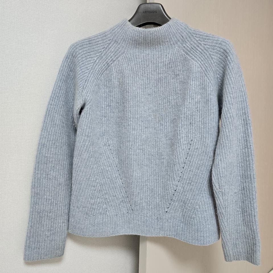 여자 하늘색 니트