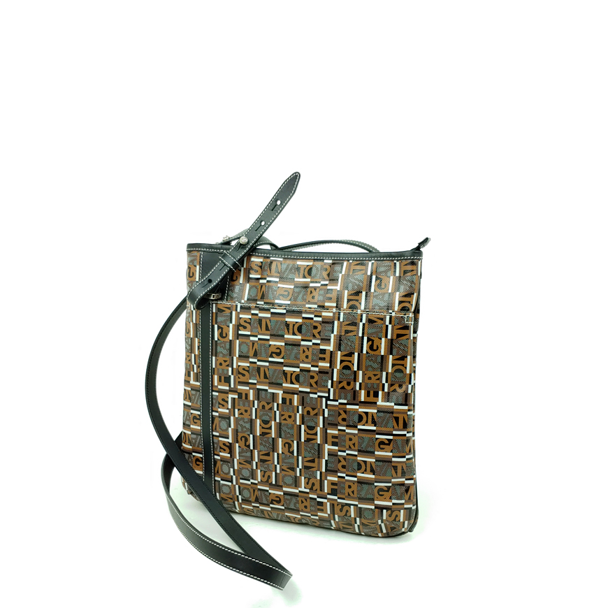 [정품] 페라가모 살바토레 PVC 중고 크로스백