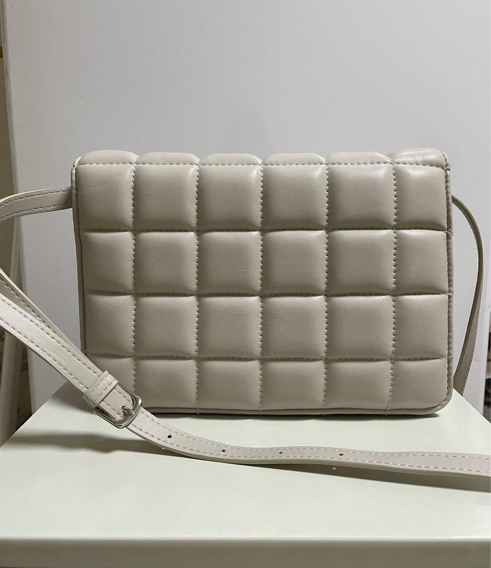 [1회]H&M에이치앤엠 퀼티드 크로스백 퀼팅백엠보백가방 카세트백x