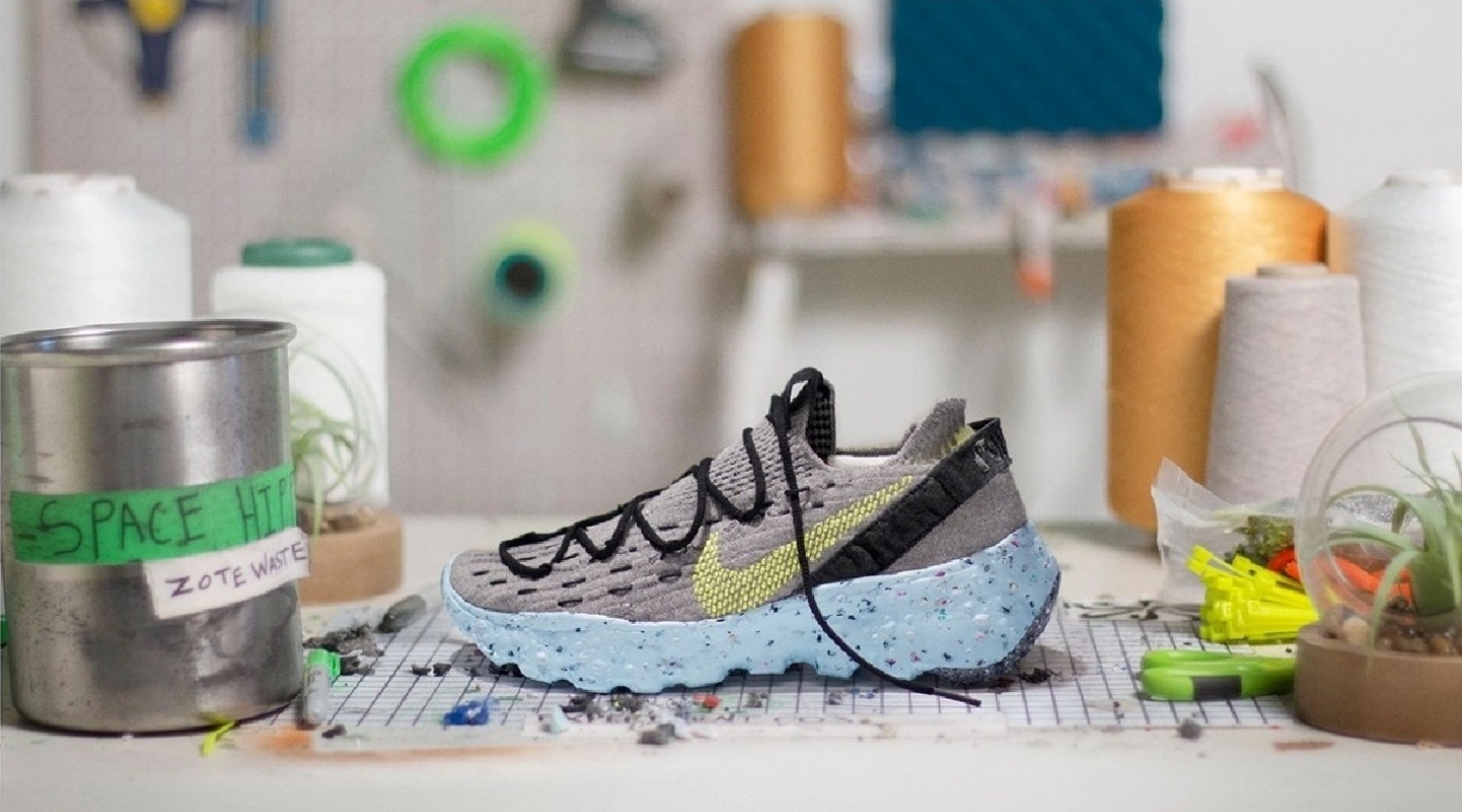 나이키 한정판 여성스니커즈 235 새제품