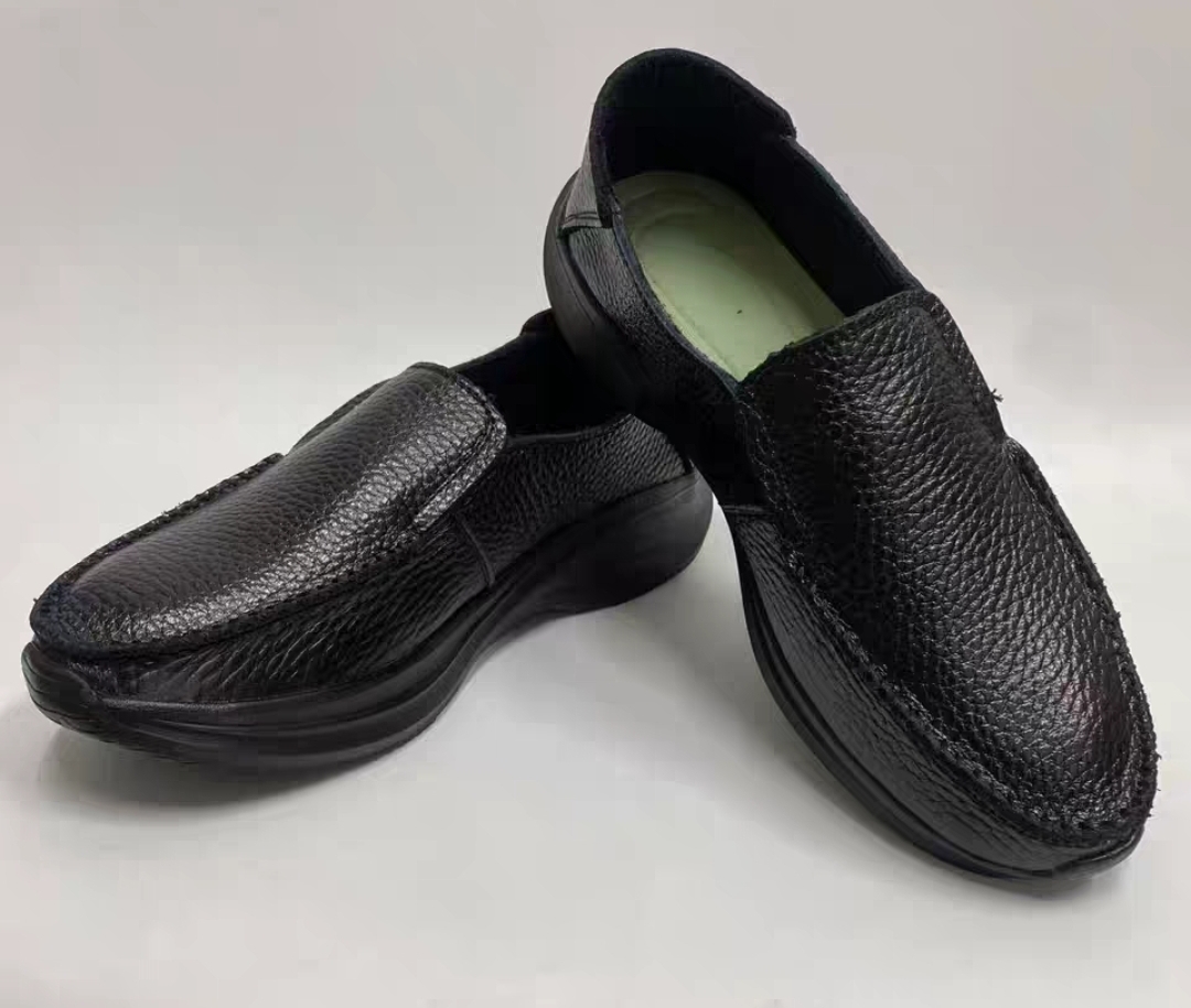 새상품 소가죽 발편한캐쥬얼쿠션 로퍼