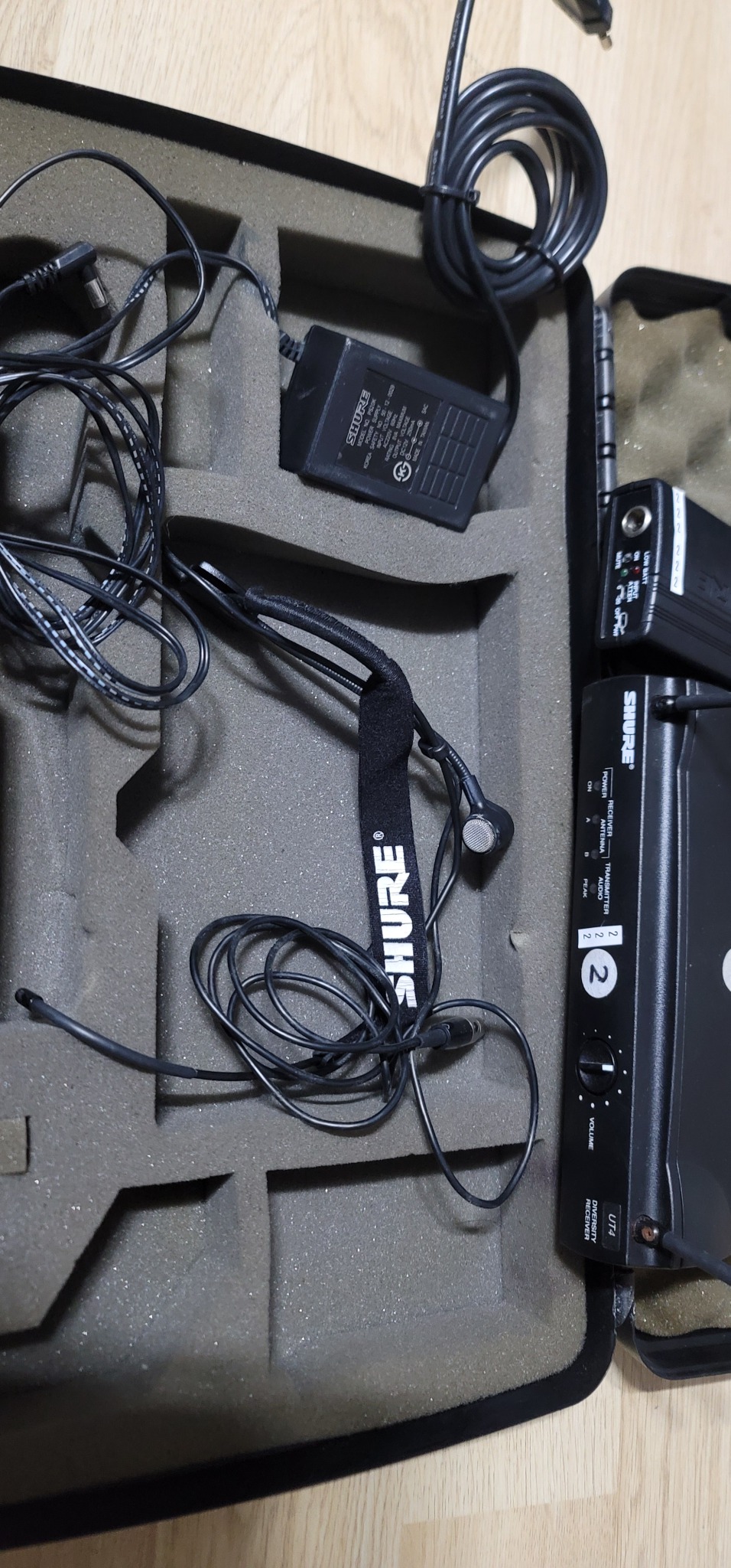 슈어 U4-R 무선 마이크 세트