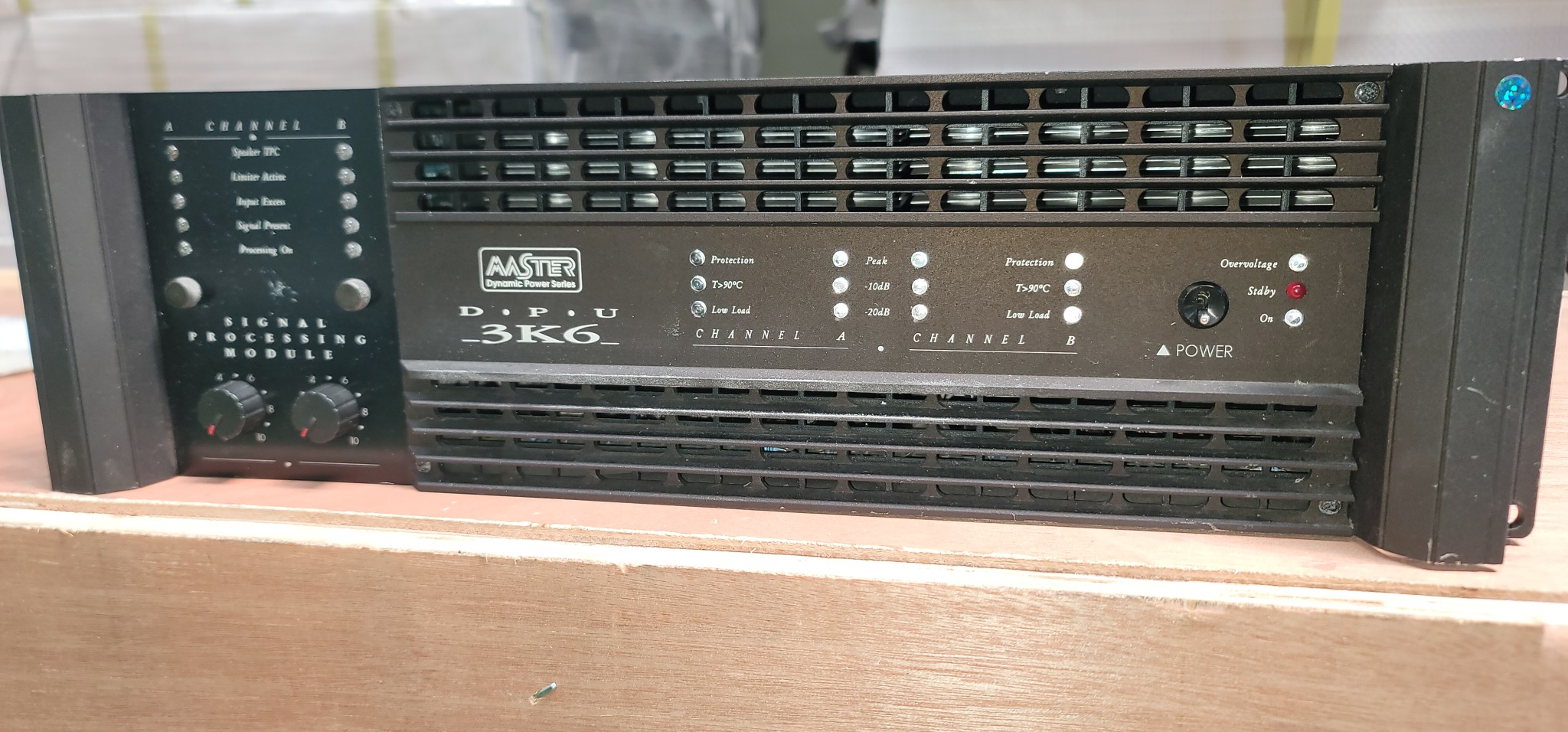 마스터 오디오 3k6 파워앰프 입니다