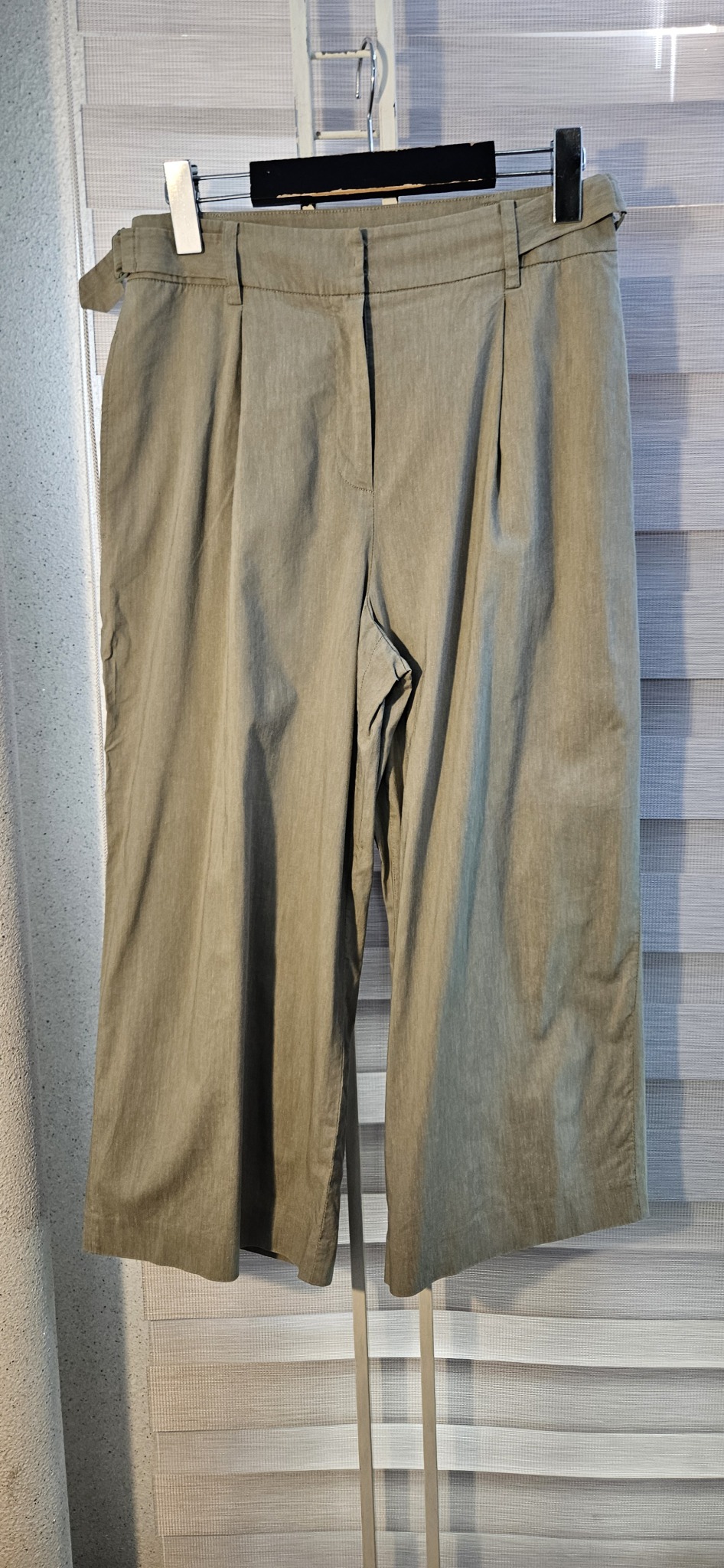 잇미샤 크림카키 팬츠