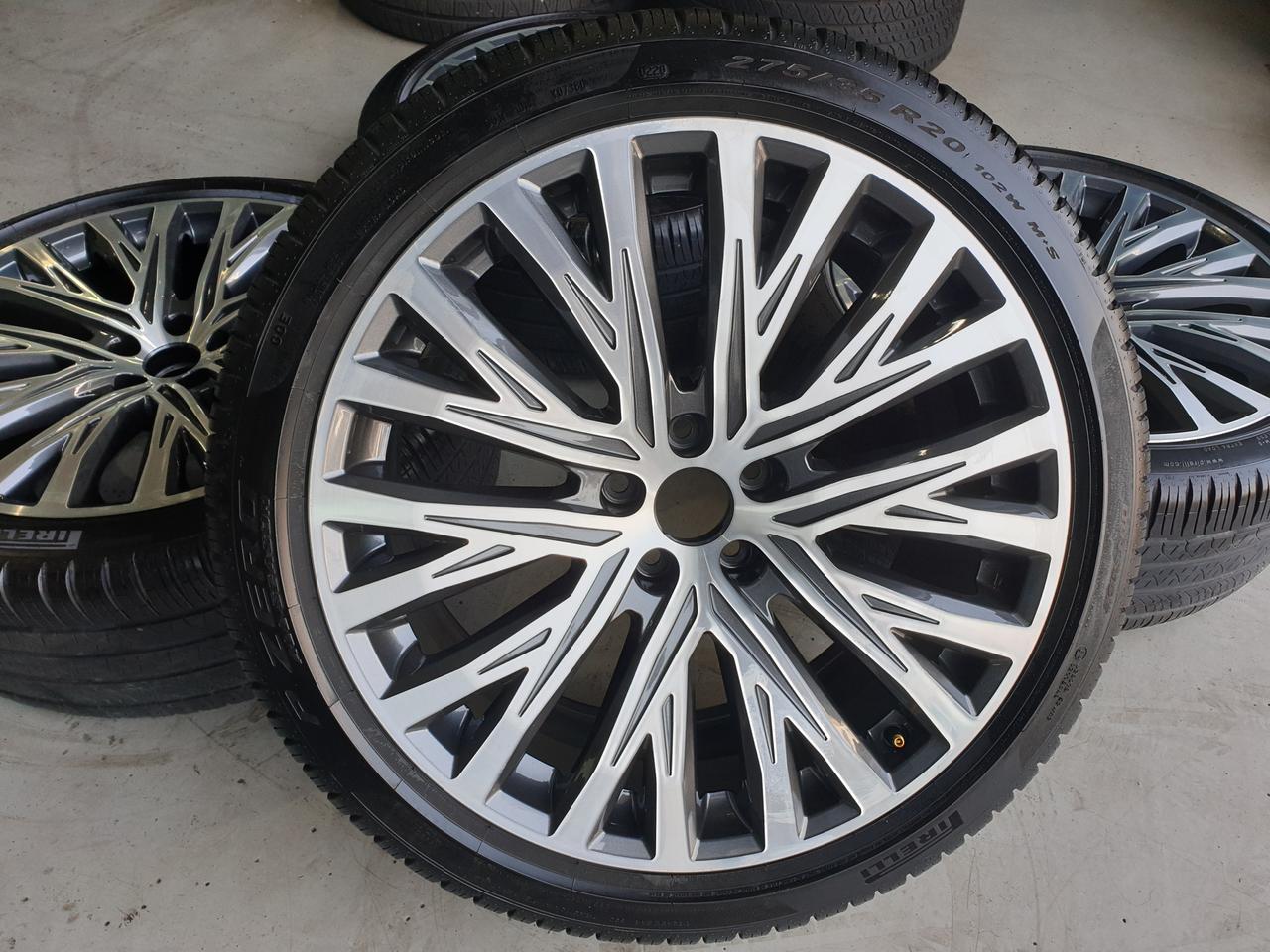 아우디 A8 롱바디 TFSI 20인치휠타이어