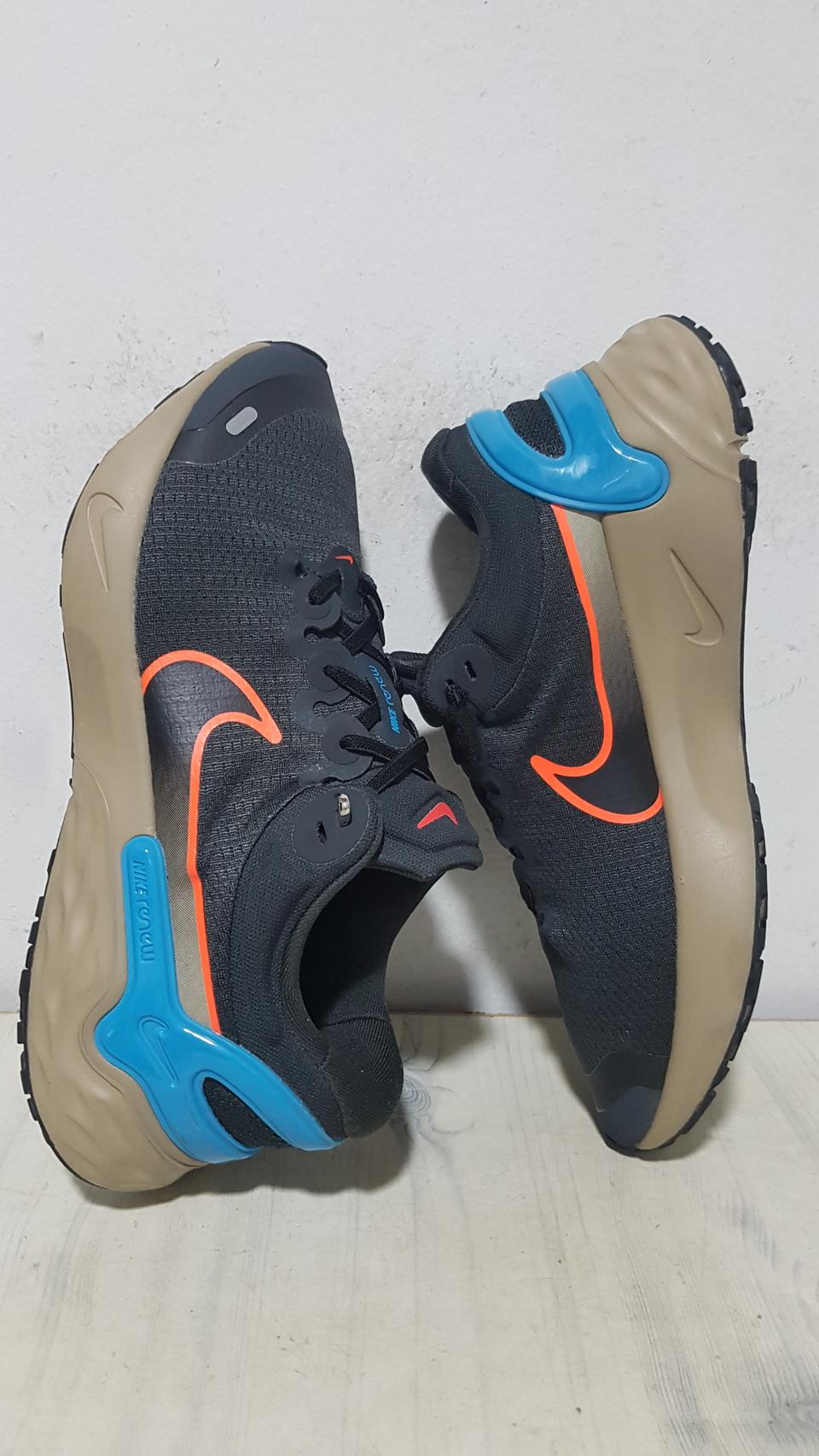 택포 255~260 A급 NIKE renew 리액트 경량 왕쿠션 스니커즈