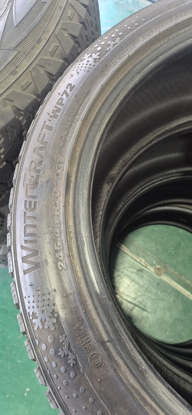 스노우타이어 20인치 한대분(4개)판매합니다