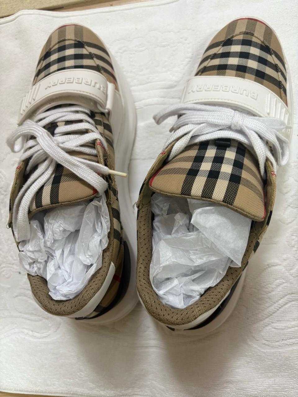 버버리 스니커즈