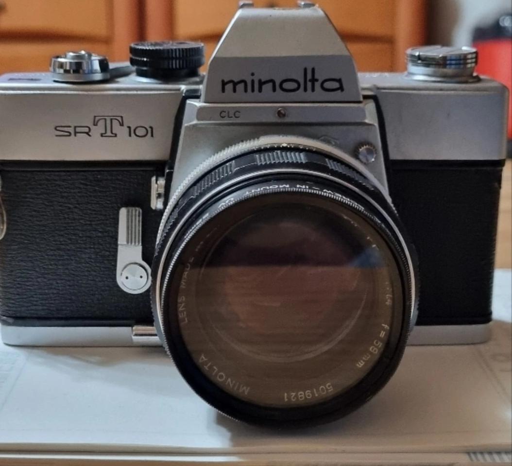 미놀타 SRT  101카메라