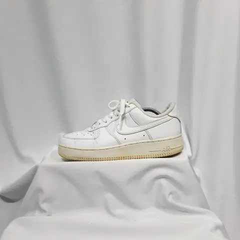 빈티지하서 245 나이키 에어포스 1 07 로우 화이트 스니커즈