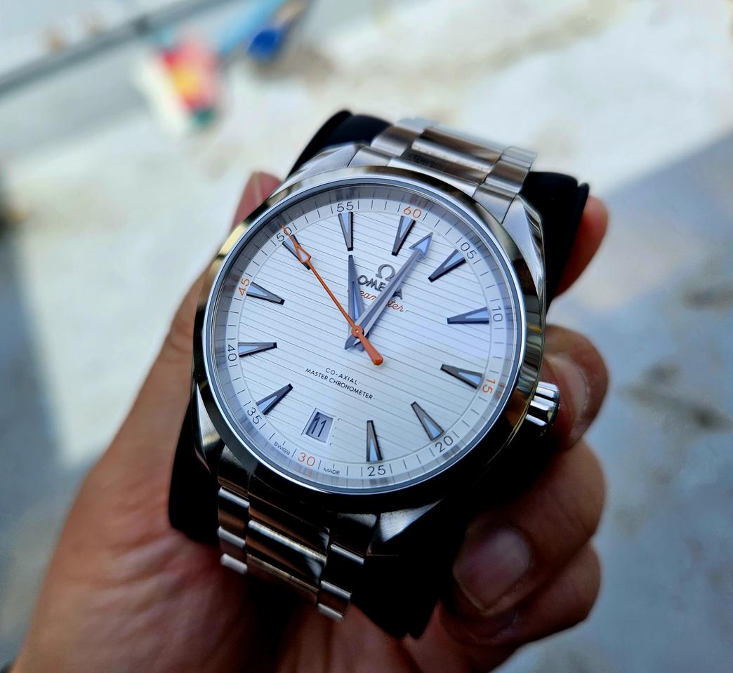 오메가 씨마스터 아쿠아테라 화이트 흰판 41mm 브레이슬릿 버전 팝니다.