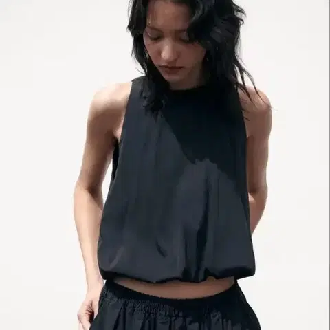 자라 벌룬 홀터넥 블라우스 77 블랙 민소매 L