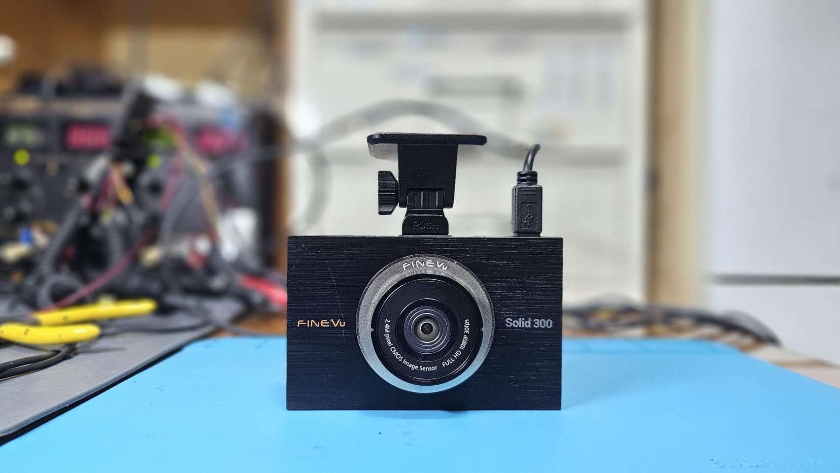 파인뷰 Solid300 풀HD 블랙박스