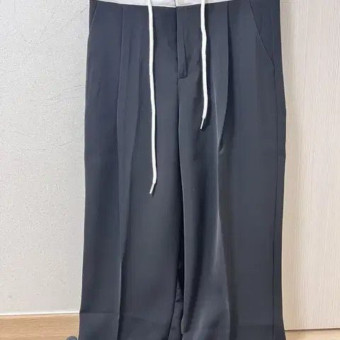 새상품 허리 포인트 일자 슬랙스