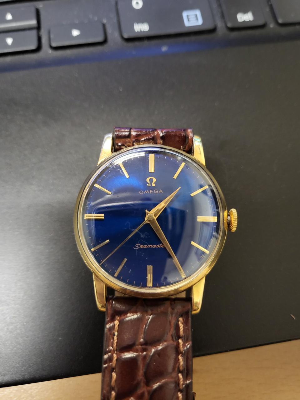 오메가 씨마스터 빈티지 18케이 청판 시계입니다
