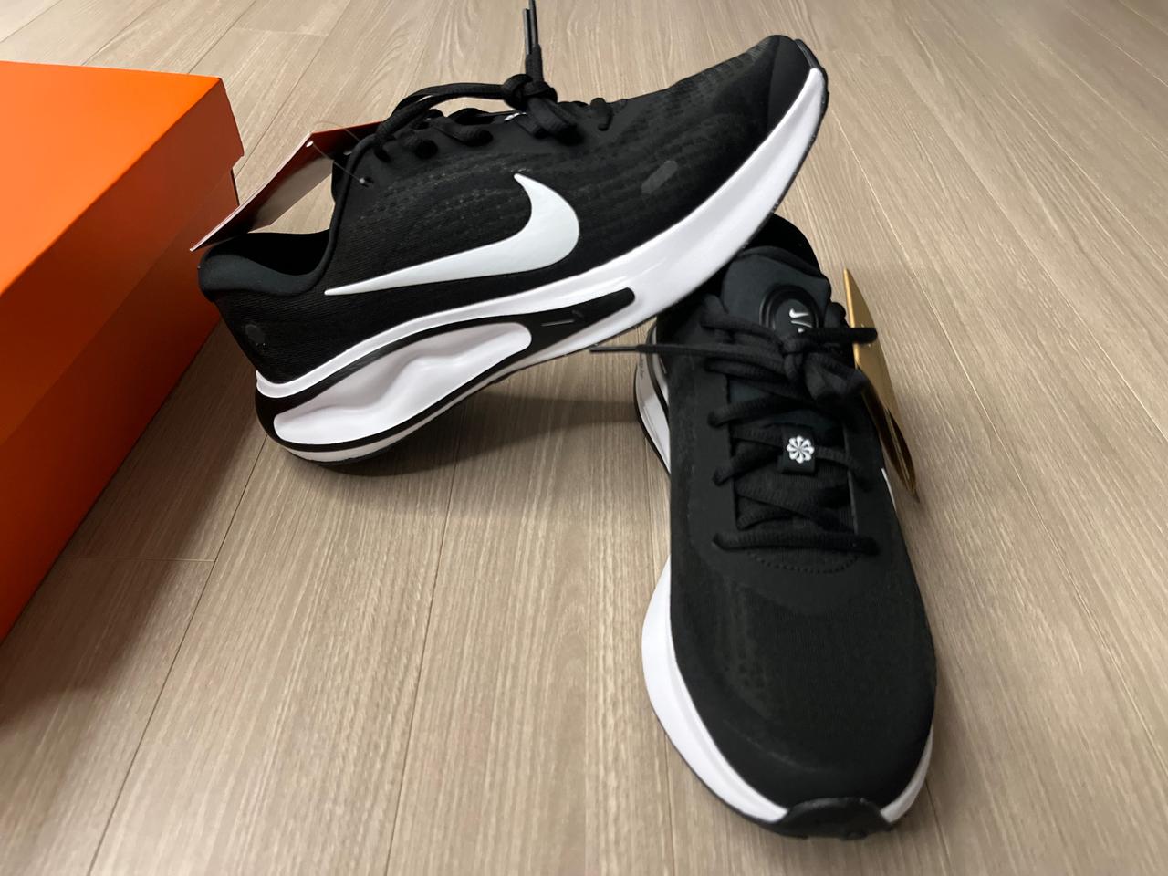 나이키 저니런 검흰 265 새제품