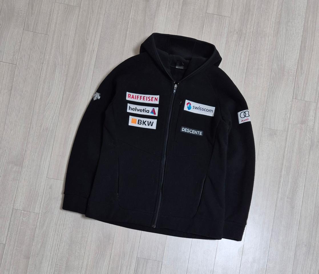 데상트 후리스 후드집업