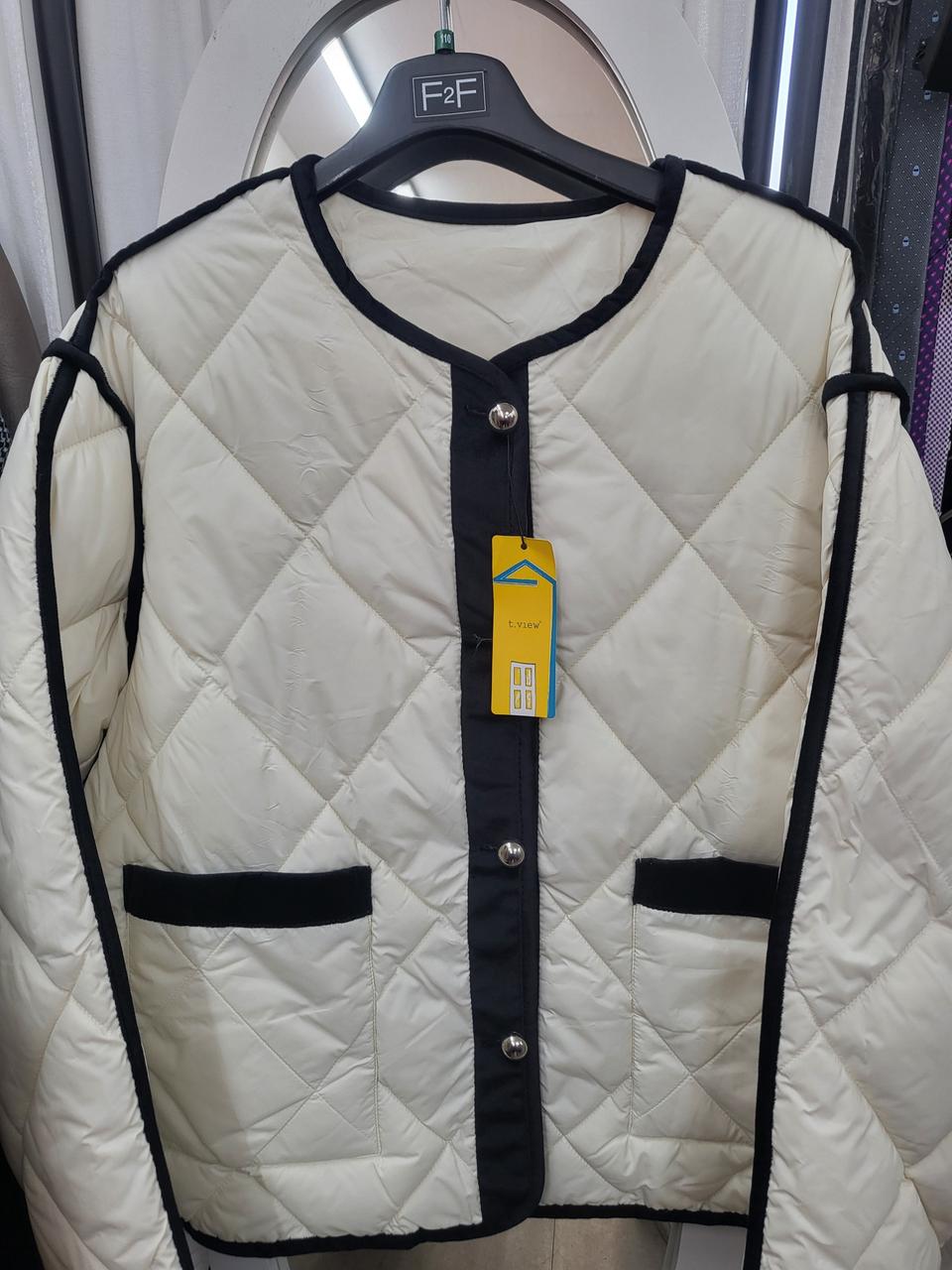 티뷰 퀄팅 경량패딩 88 미사용품