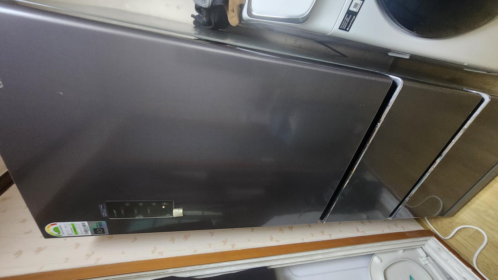 위니아 딤채 김치냉장고 GDT42CRRMB 418L 판매합니다