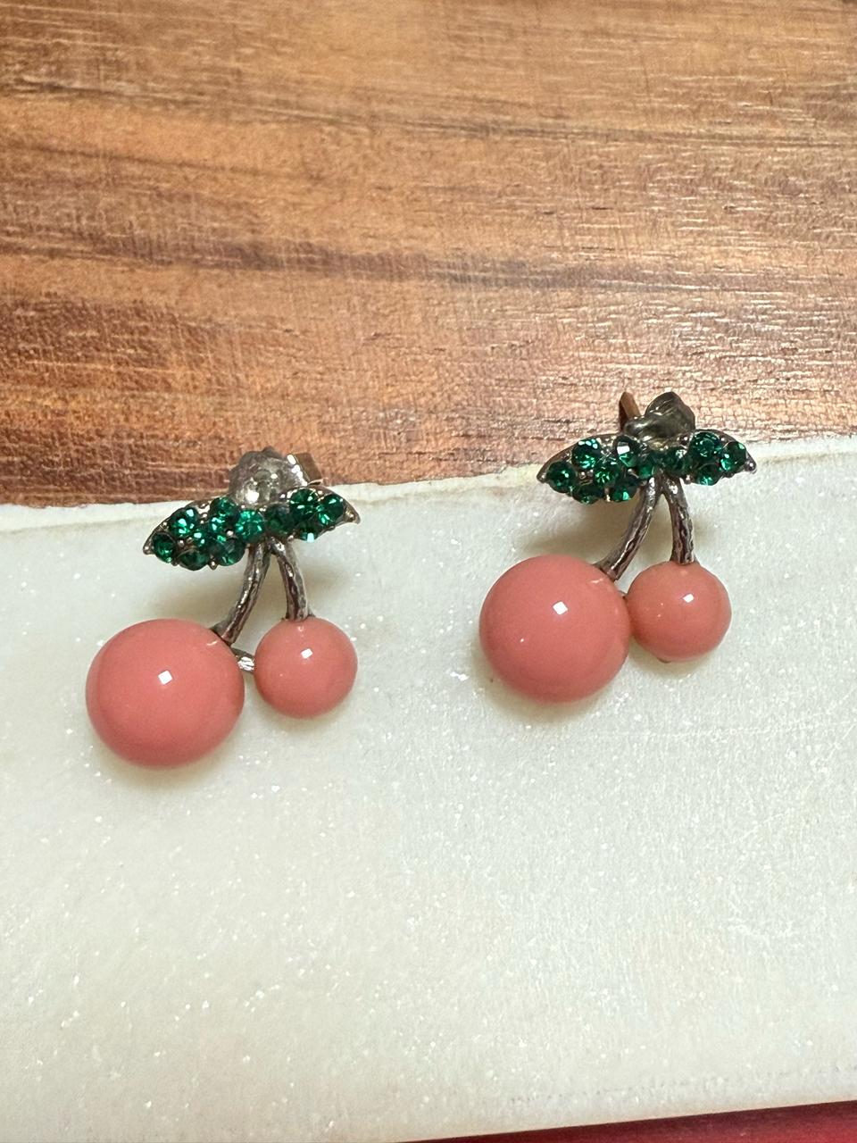 살몬 체리 모양 귀걸이 영국 빈티지 