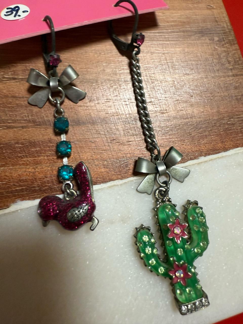 벳시존슨 언발란스 귀걸이