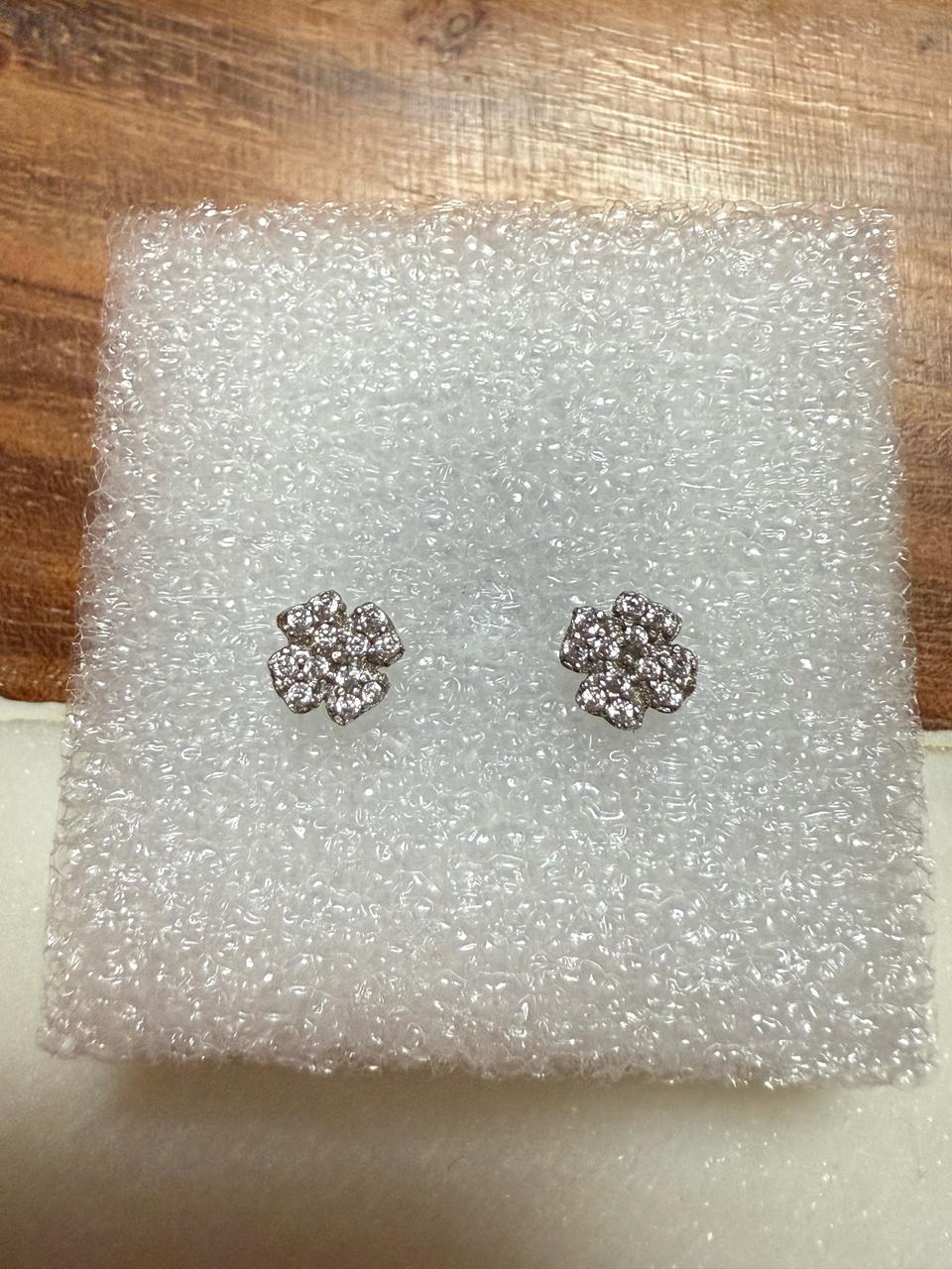 네잎 클로버 실버 귀걸이 새제품