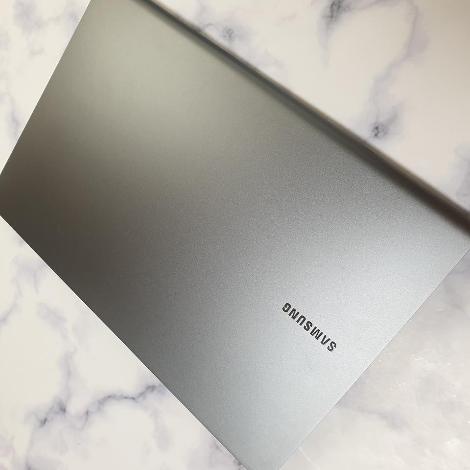 갤럭시북S 인텔i5 256G 램8G 셀룰러 S급 노트북 판매합니다