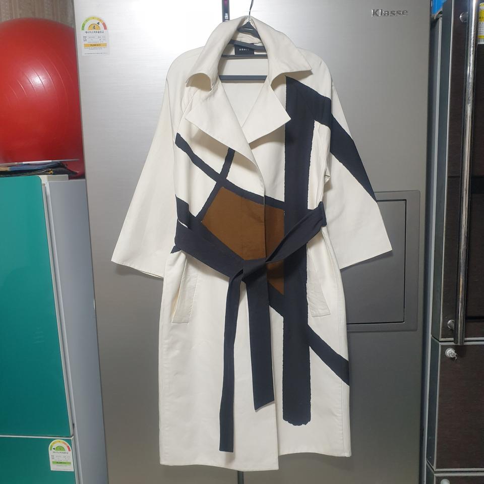 아크리스 멋진 벨티드 코트