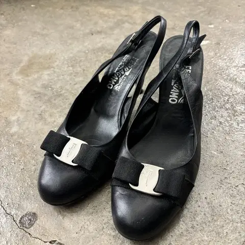 페라가모 슬링백