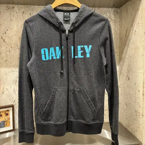 오클리 후드집업