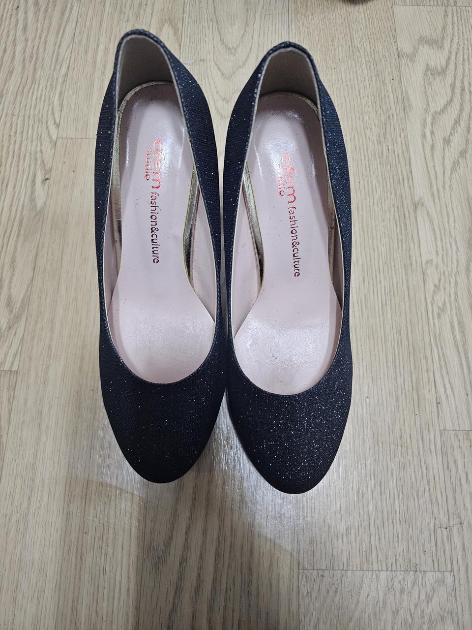 검은색 구두(살짝 반짝이) 굽8cm/230