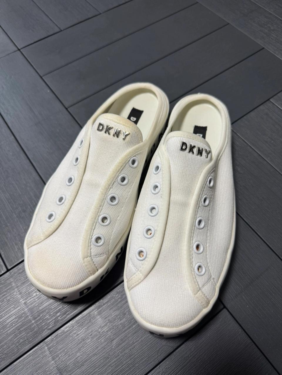 DKNY 뮬 슬립온 245
