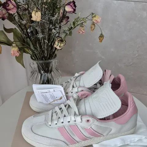 아디다스 x 퍼렐 윌리엄스 휴먼레이스 삼바 알루미늄 원더 모브 240mm