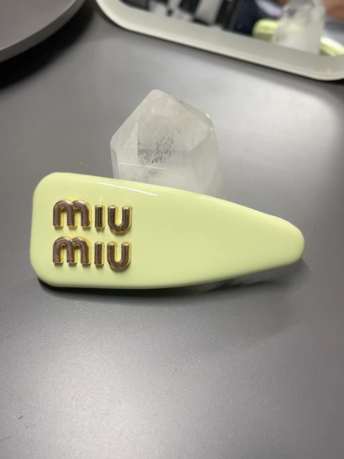 미우미우패션 헤어핀