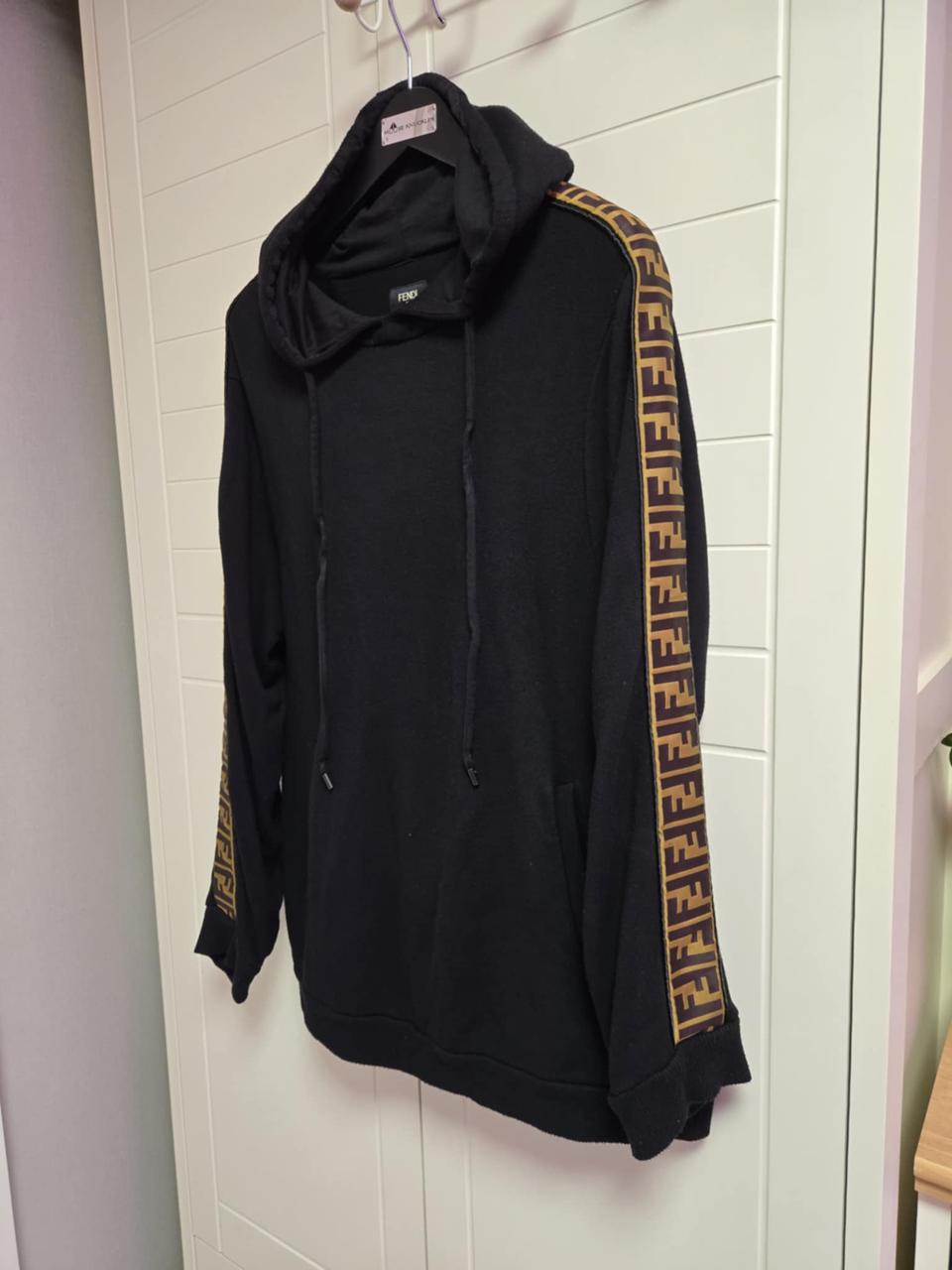 [정품]펜디 사이드로고 후드티 50사이즈