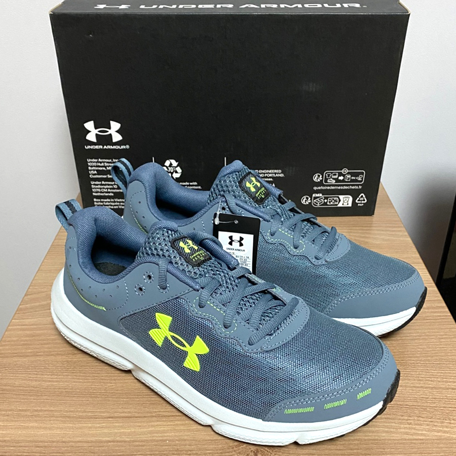 (새제품) 언더아머 285mm 운동화 러닝화 런닝화