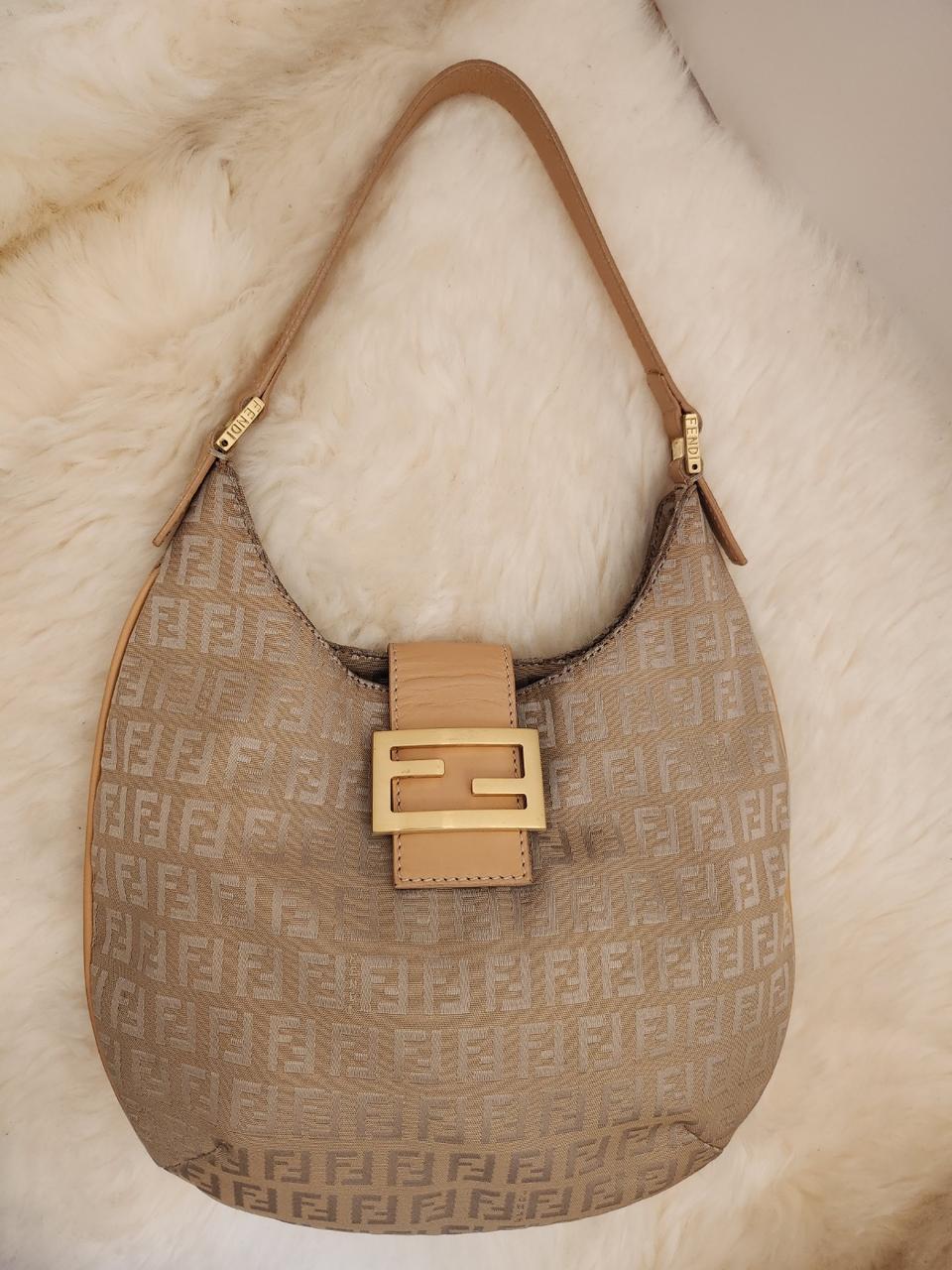 펜디 주카 반달숄더백 상태A(정품)