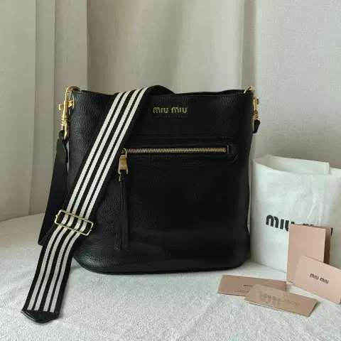 미우미우 마드라스 레더 버킷백