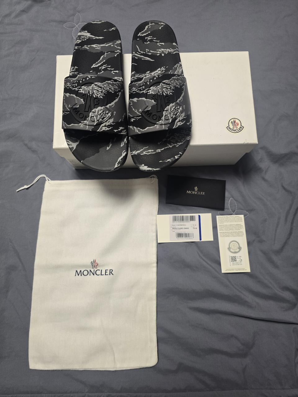 몽클레어 카모 슬리퍼