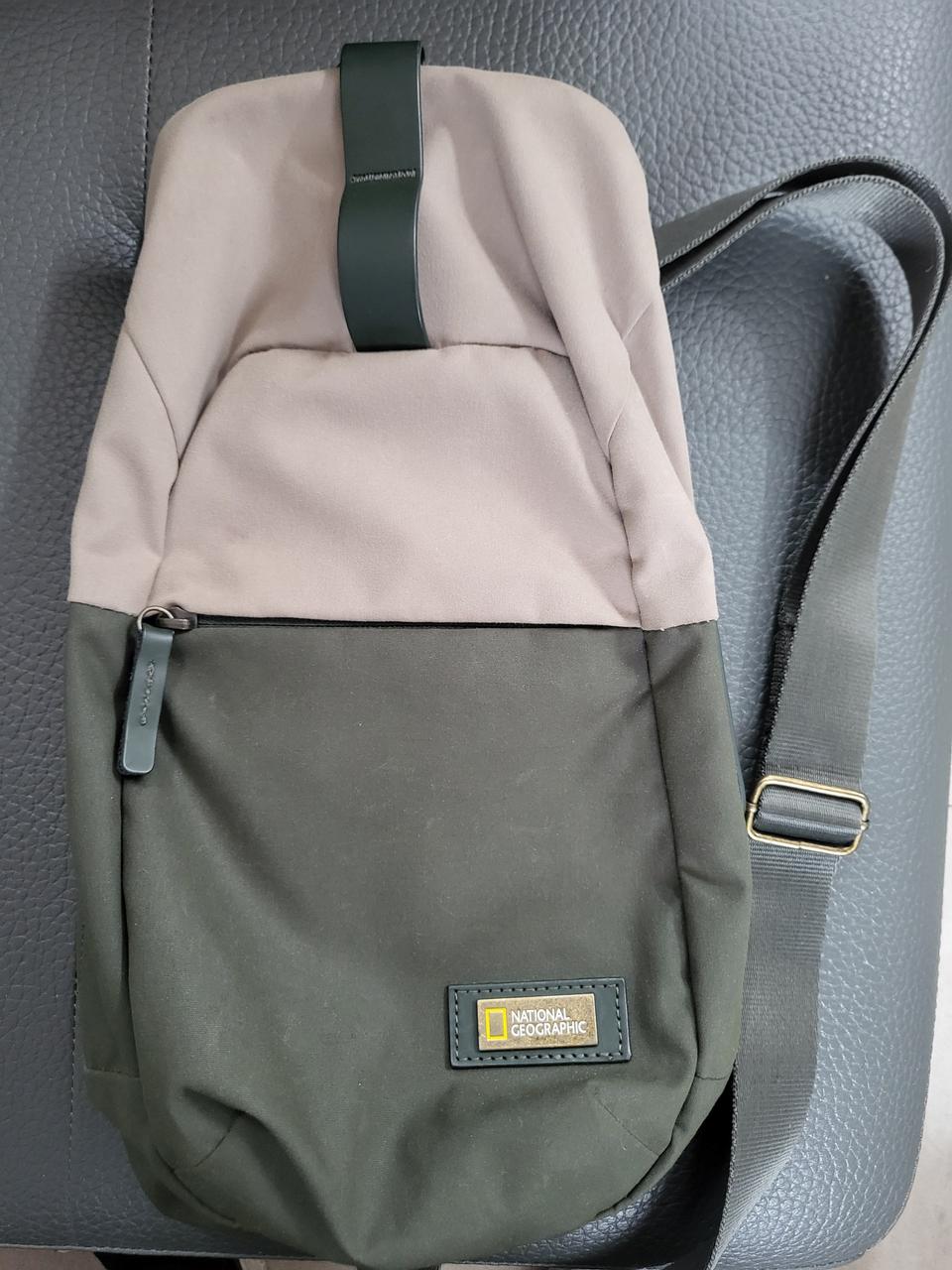 내셔널지오그래픽 슬링백