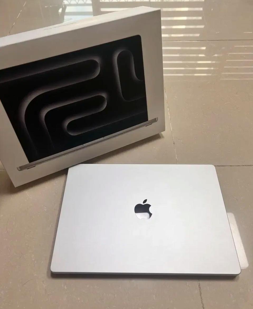 [팥떡님 결제용] [S급] 맥북 프로 16 M4 기본형 팝니다