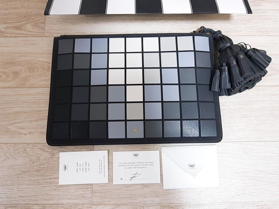 안야 힌드마치 자이언트 픽셀 클러치