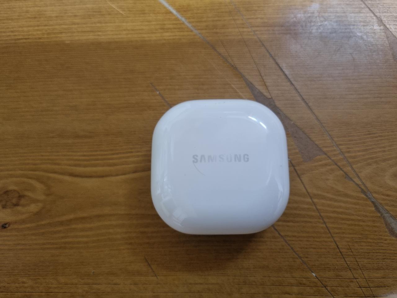 갤럭시 버즈2 블루투스 케이스만 팝니다.