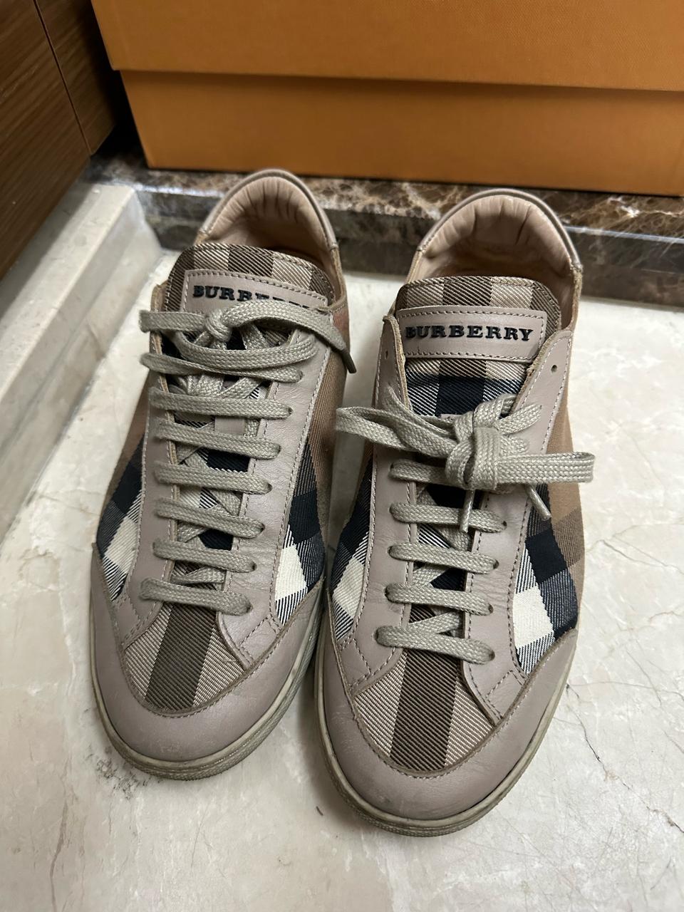 정품 버버리 스니커즈