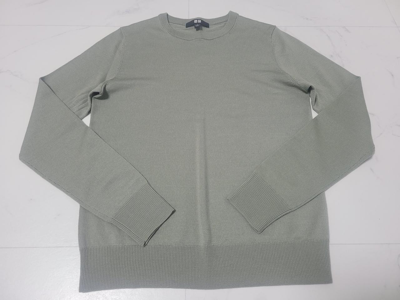 유니클로 여성 라운드넥 올리브 니트