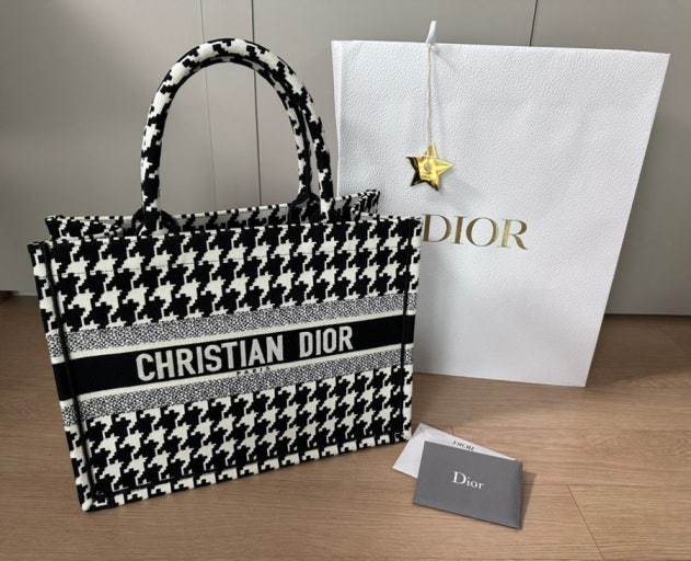 디올 북 토트 미디움